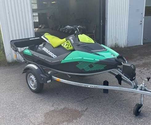 2 stycken Sea Doo Spark 900 HO stulna på trailer i Avesta